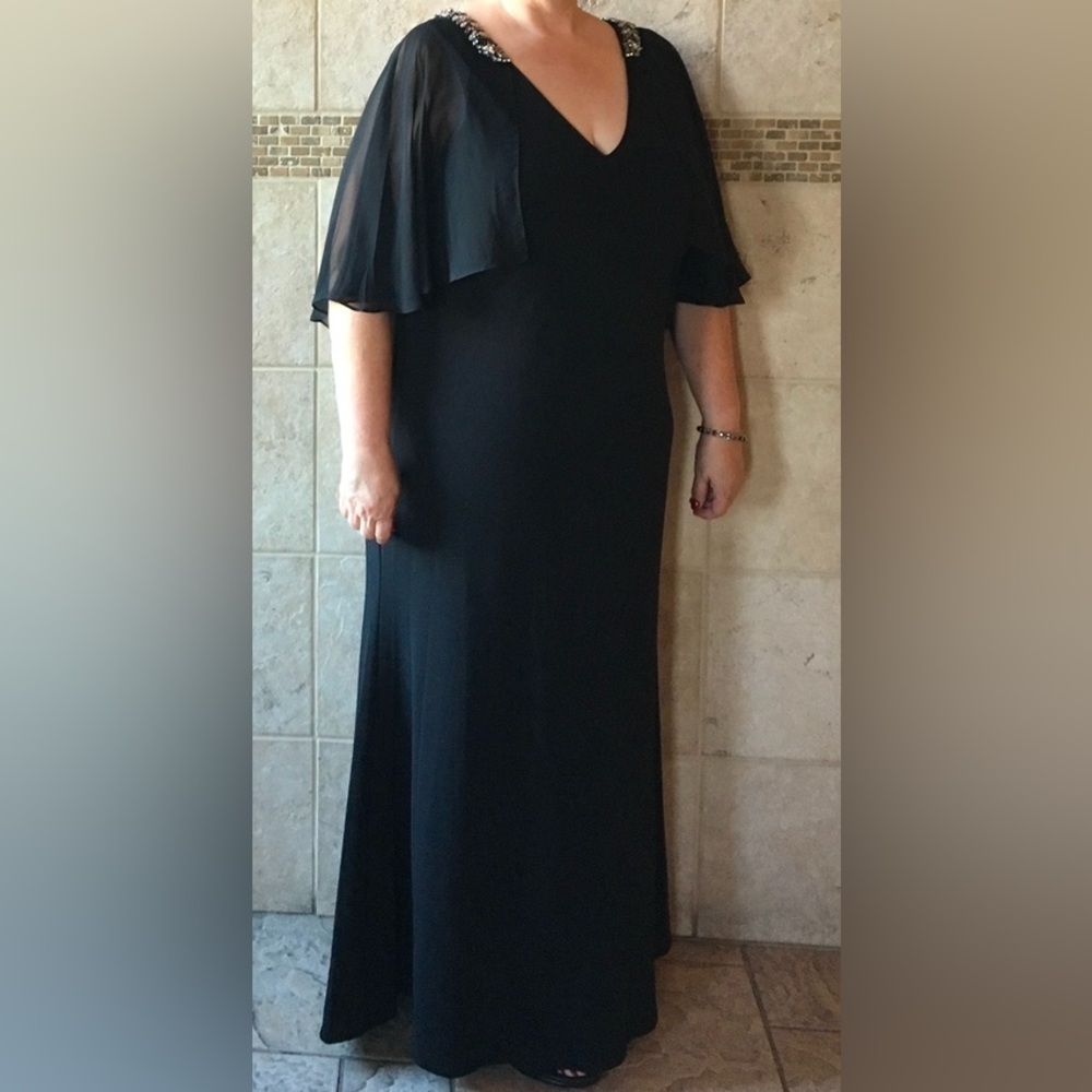 Jessica Howard Jewel V-Neck Long Formal Gown with Cape Back Short Sleeves Sz 20W